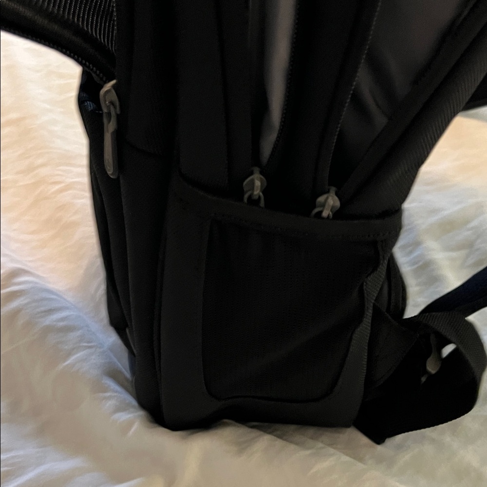 HP Jet Black Tech Backpack - Picture 10 of 12